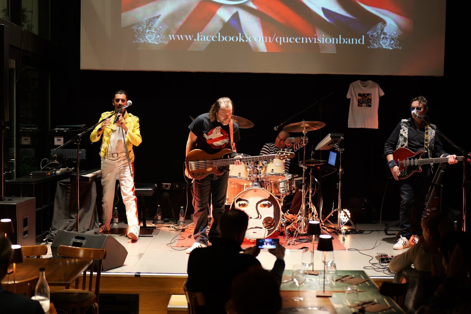 Queen Vision Band - Tributo ai Queen - Momento dell'evento Queen Vision Band - Tributo ai Queen all'Osteria Passatelli - Foto 9