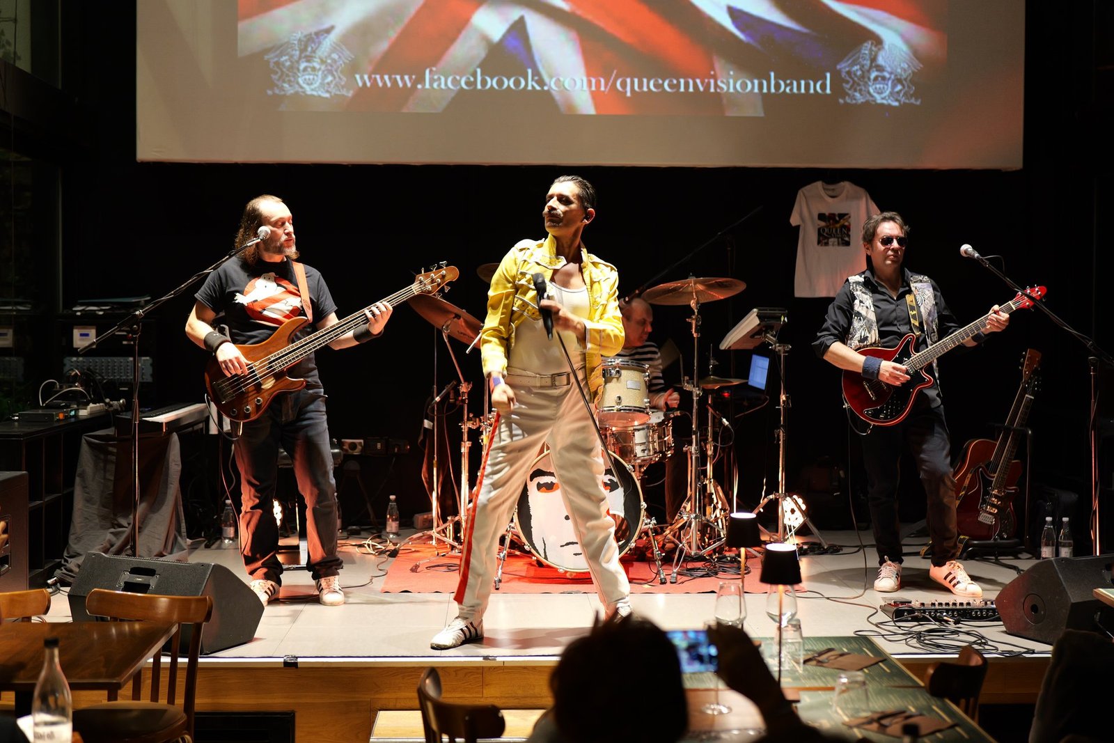 Queen Vision Band - Tributo ai Queen - Momento dell'evento Queen Vision Band - Tributo ai Queen all'Osteria Passatelli - Foto 21