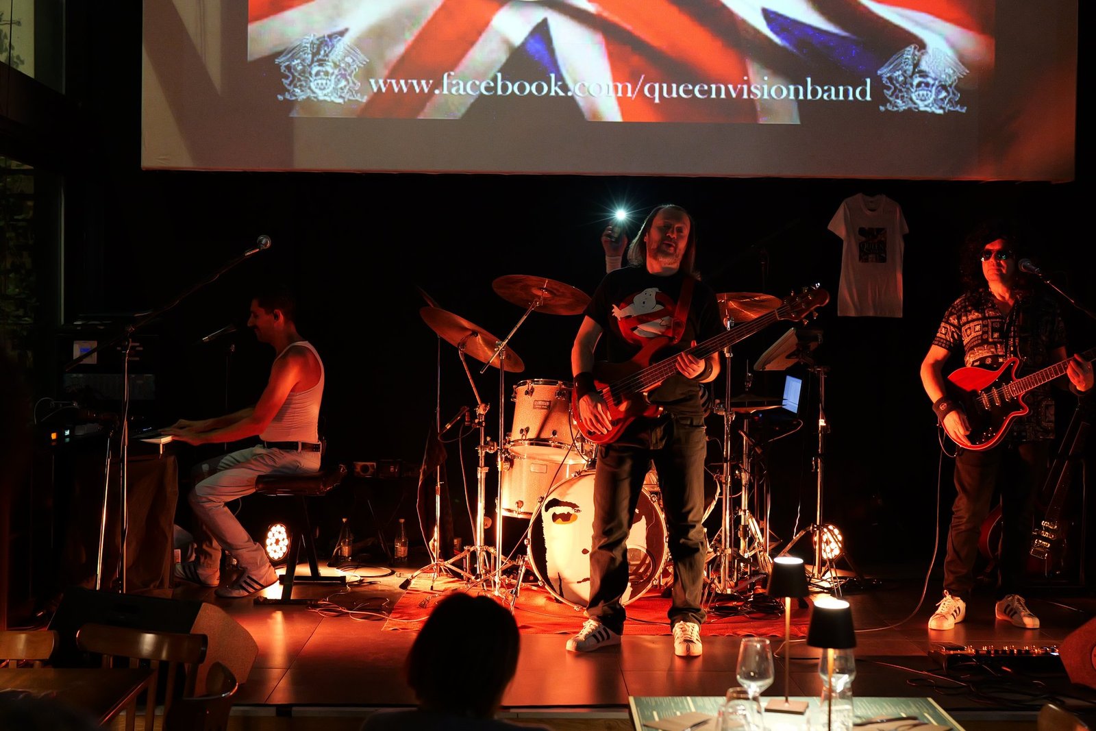Queen Vision Band - Tributo ai Queen - Momento dell'evento Queen Vision Band - Tributo ai Queen all'Osteria Passatelli - Foto 40